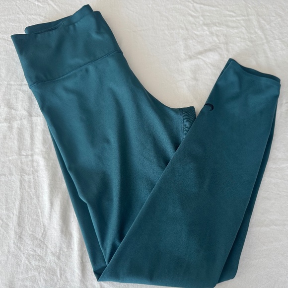 Like New Women's Nike Dri Fit 7/8 running tights- size S - Picture 2 of 4